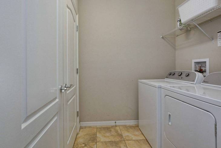 Casa de 8 dormitorios en Windsor Westside – foto 12