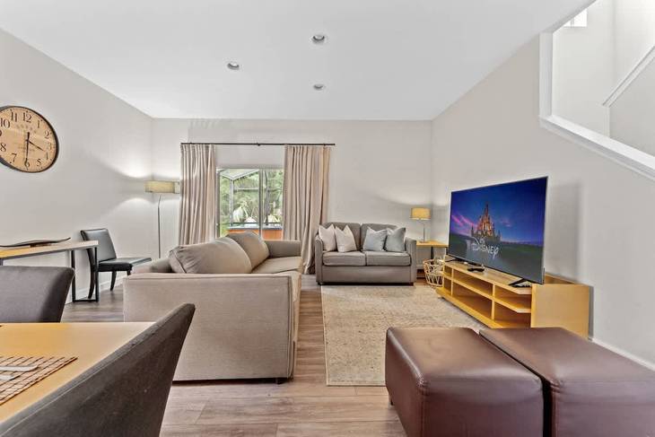 Casa de 4 dormitorios en Regal Oaks – foto 3